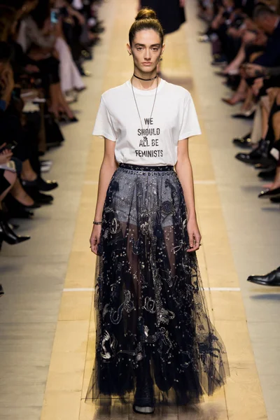Look 18